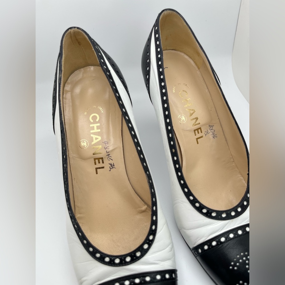 Vintage CHANEL Spectator Pumps / Heels Women’s 7.5 - Picture 6 of 14
